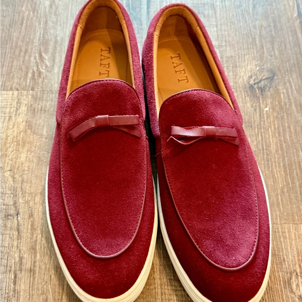 TAFT Men's Red Suede Loafer. Brand New Never Worn